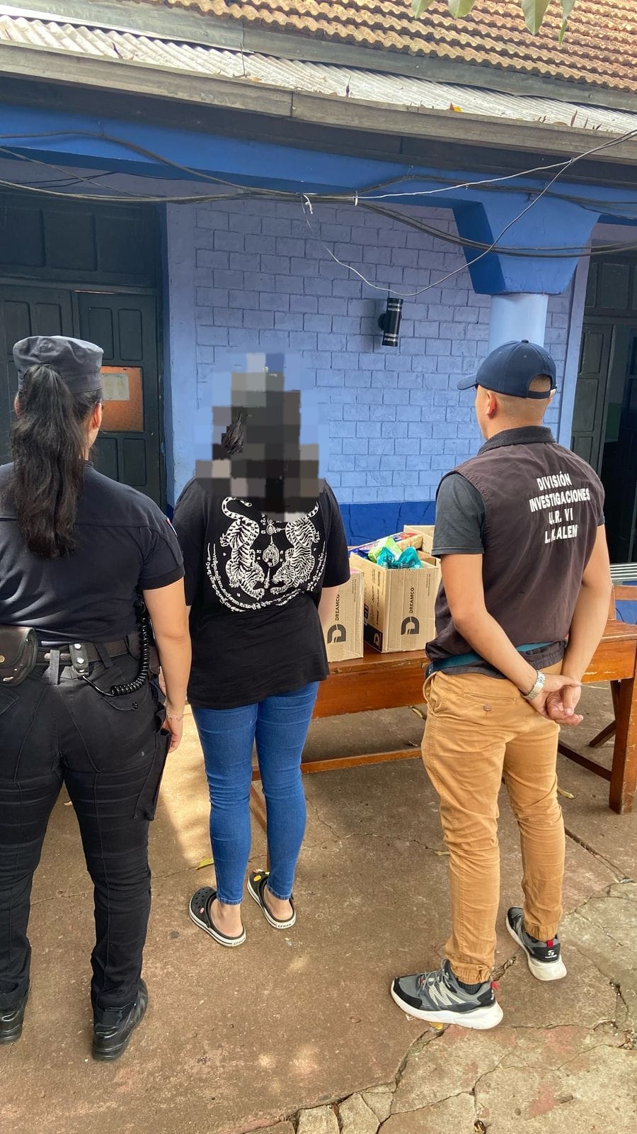 Le robó la tarjeta de crédito a su amiga y realizó compras por más de 1.5 millones de pesos en Alem